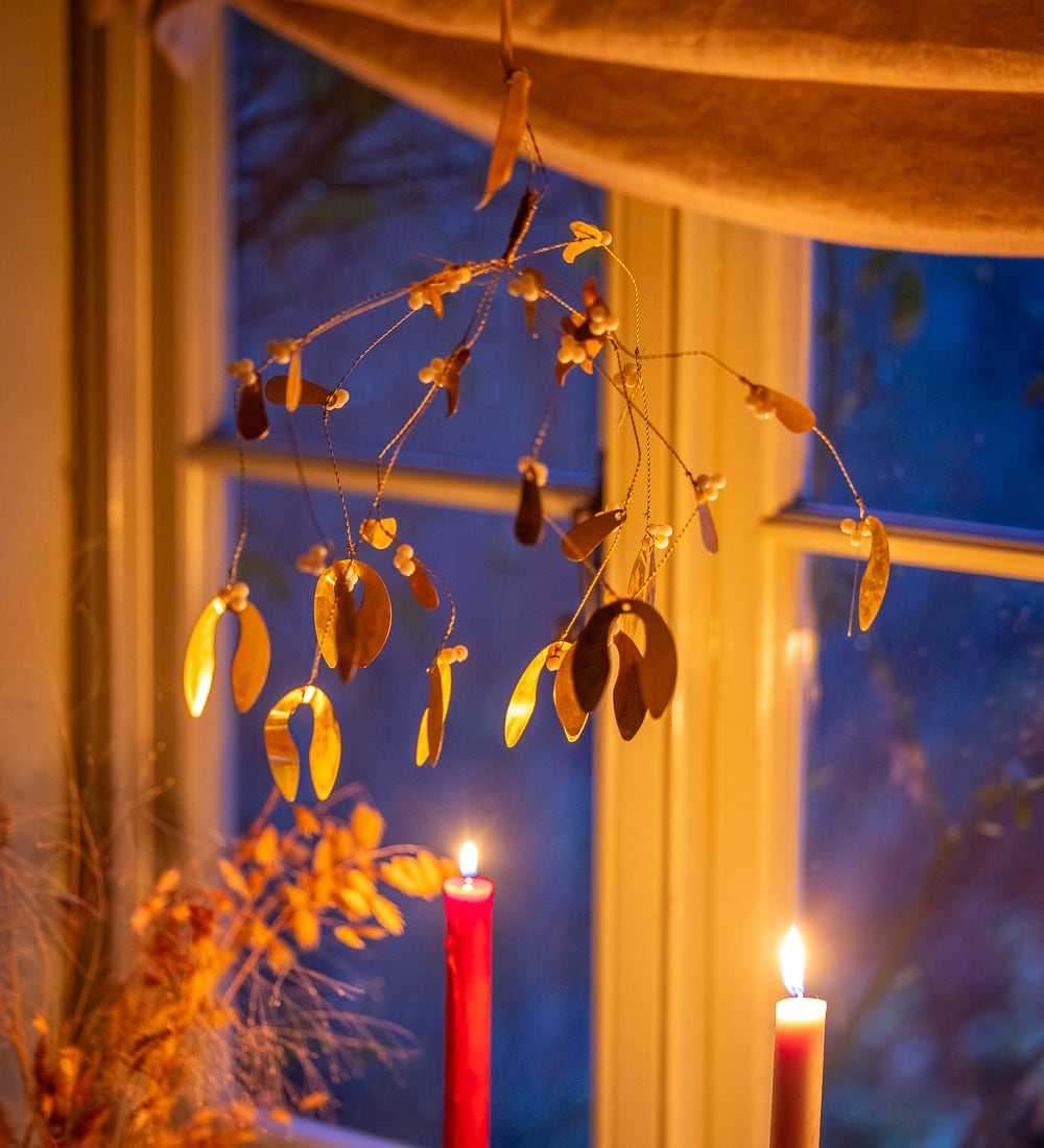Kiss Me Quick Golden Mistletoe Decoration
