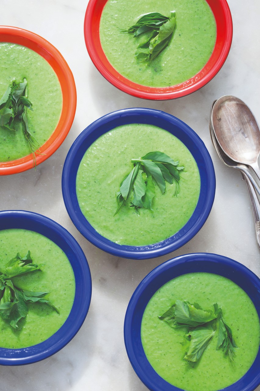 Pea soup with mint and dill