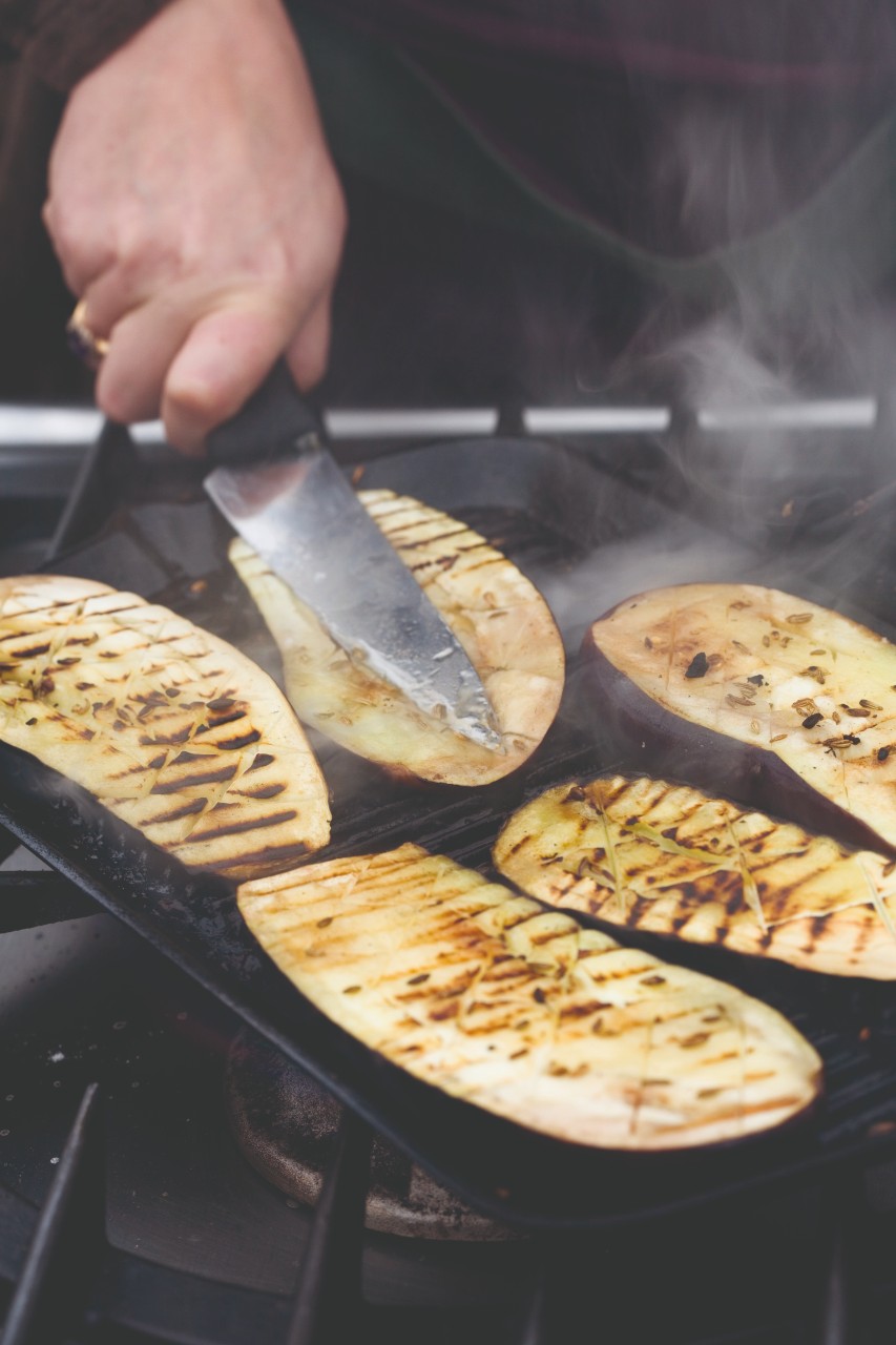 Grilling aubergines