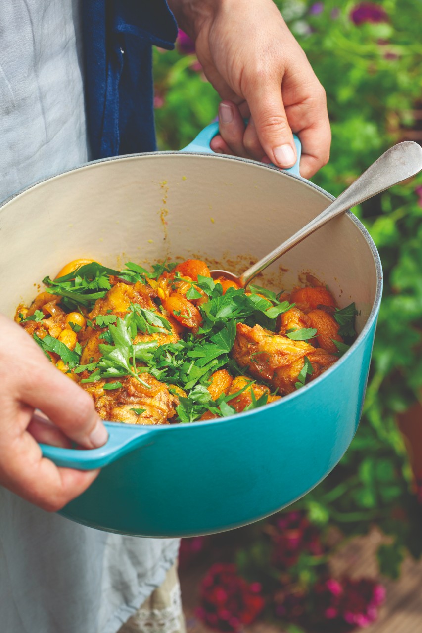 Chicken tagine with almonds and apricots