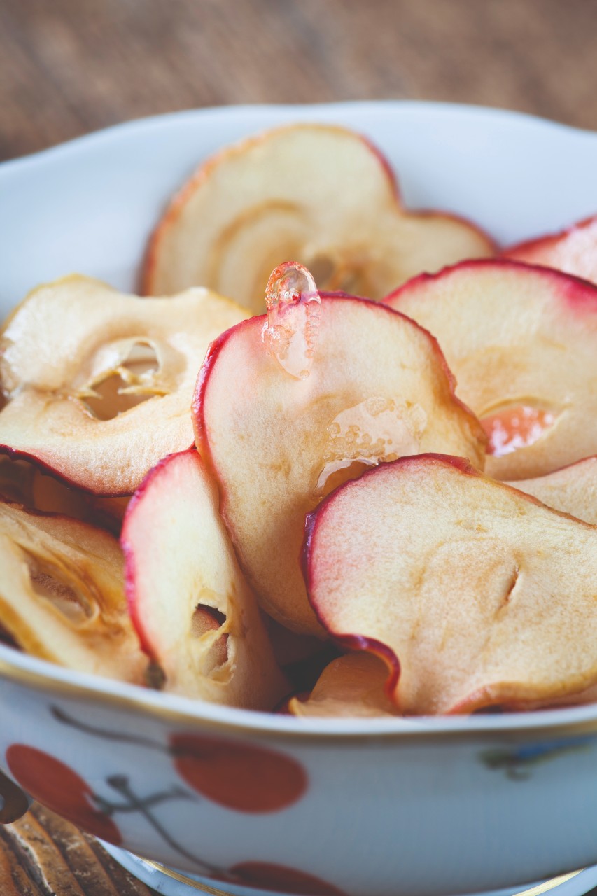 Cinnamon apple crisps